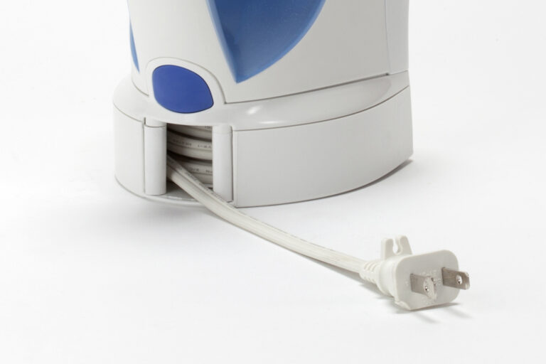 Best Retractable Cord Steam Iron 2023 Reviews (Updated) Guide